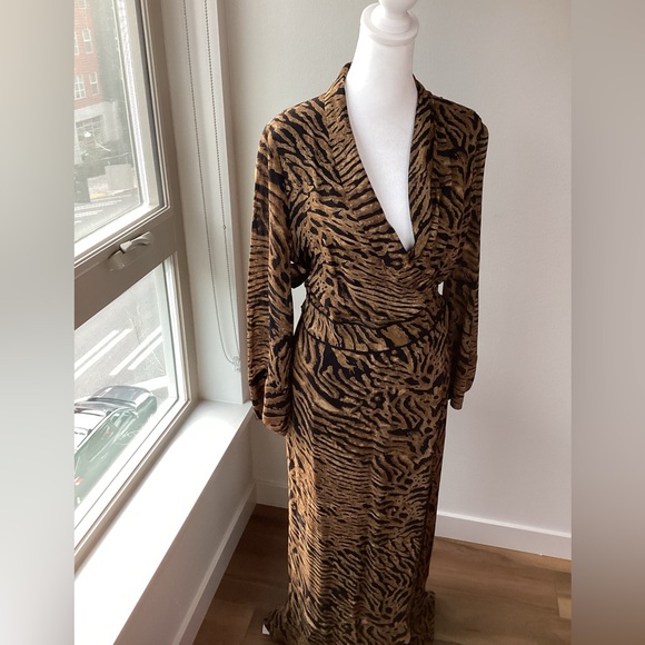 Sold consignment Ganni Tiger Print Georgette Maxi Wrap Dress in Brown black 40 - Picture 4 of 7